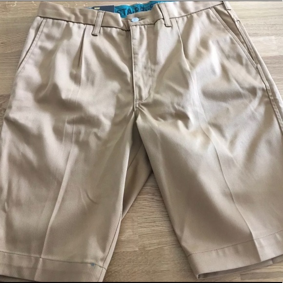 Levi’s Sta-Prest Chino Short - Picture 2 of 3